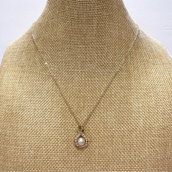New Swarovski Elements Crystal Necklace- gold w/ faux pearl & clear crystals - Picture 3 of 12